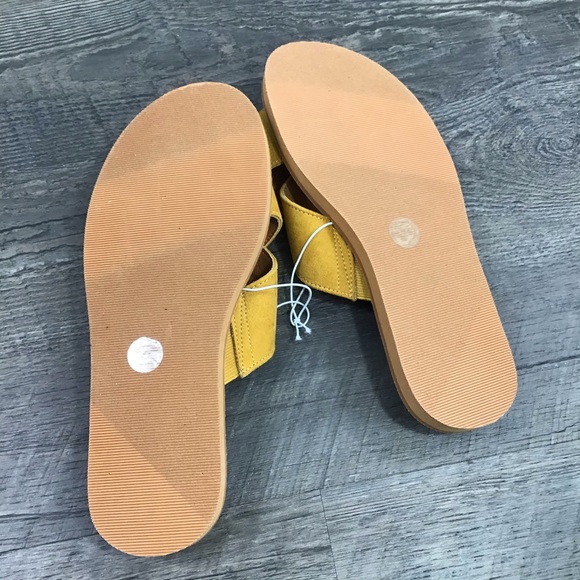 🆕 UNIVERSAL THREAD | Cross Over Sandals - Picture 2 of 3